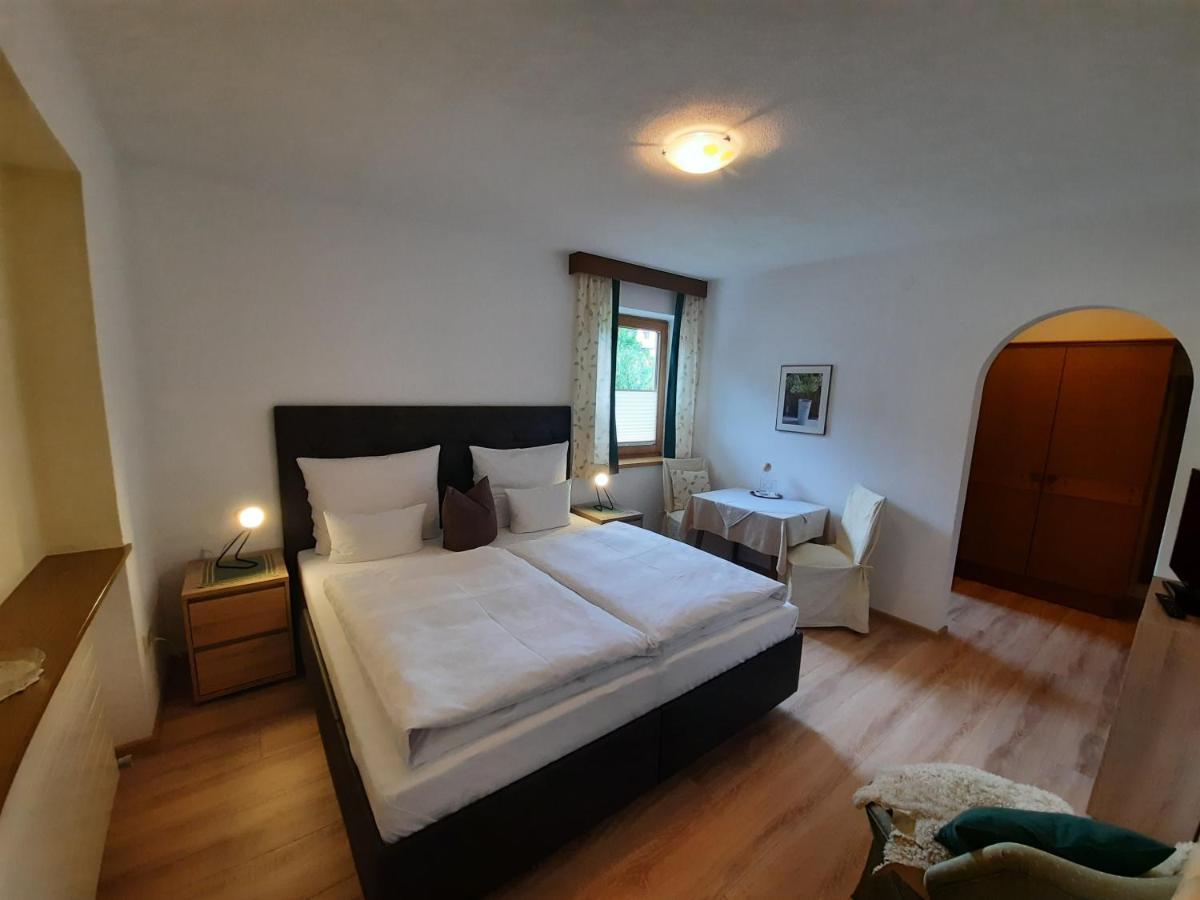 Gaestehaus Burgi Fuegen Ngoại thất bức ảnh