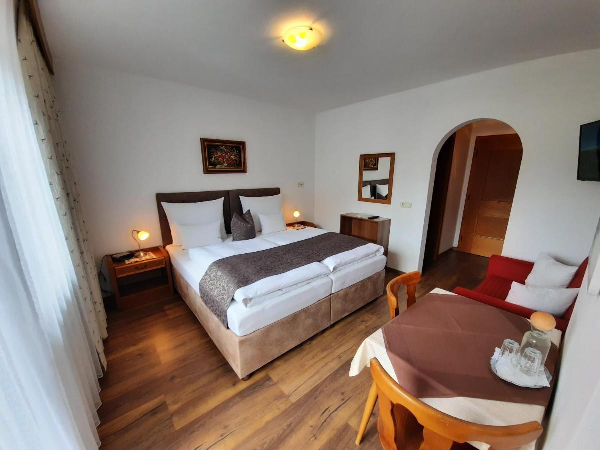Gaestehaus Burgi Fuegen Ngoại thất bức ảnh