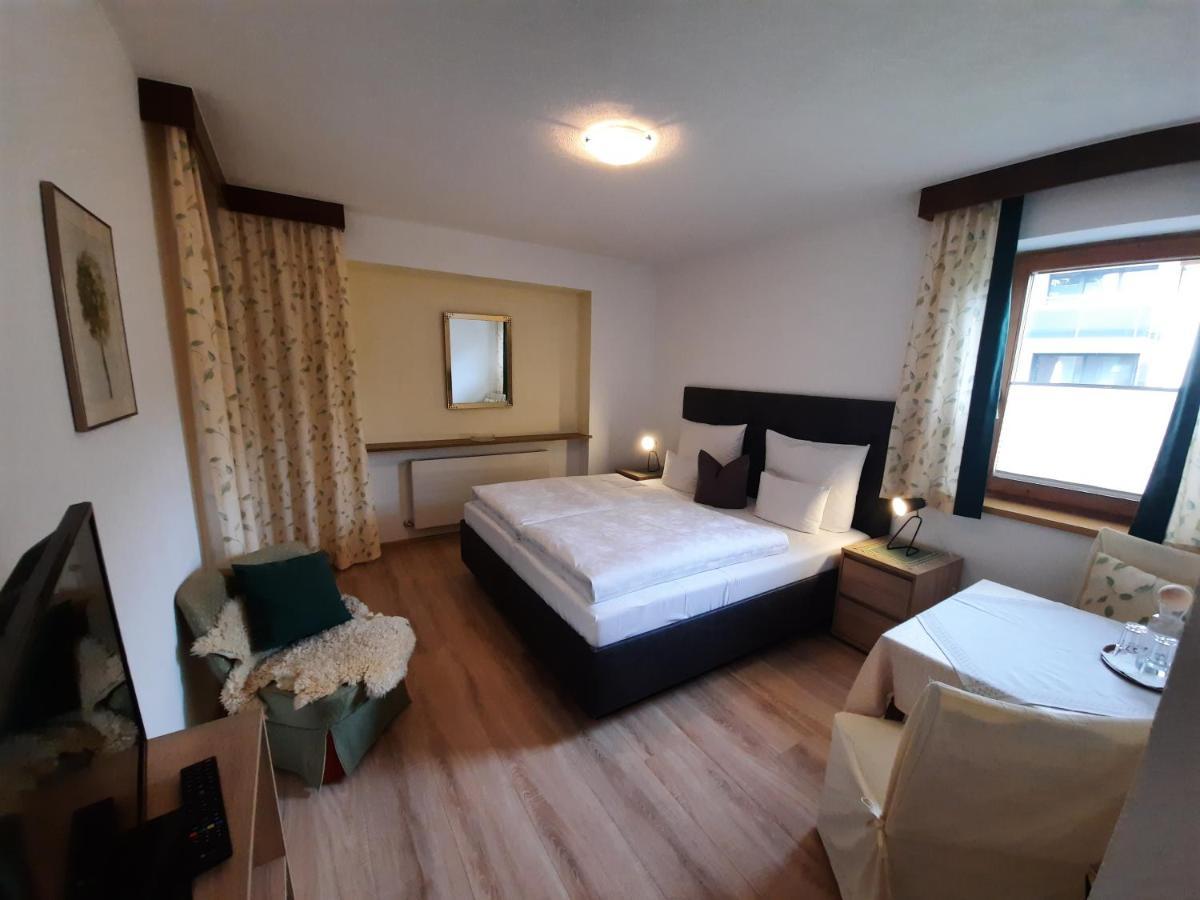 Gaestehaus Burgi Fuegen Ngoại thất bức ảnh