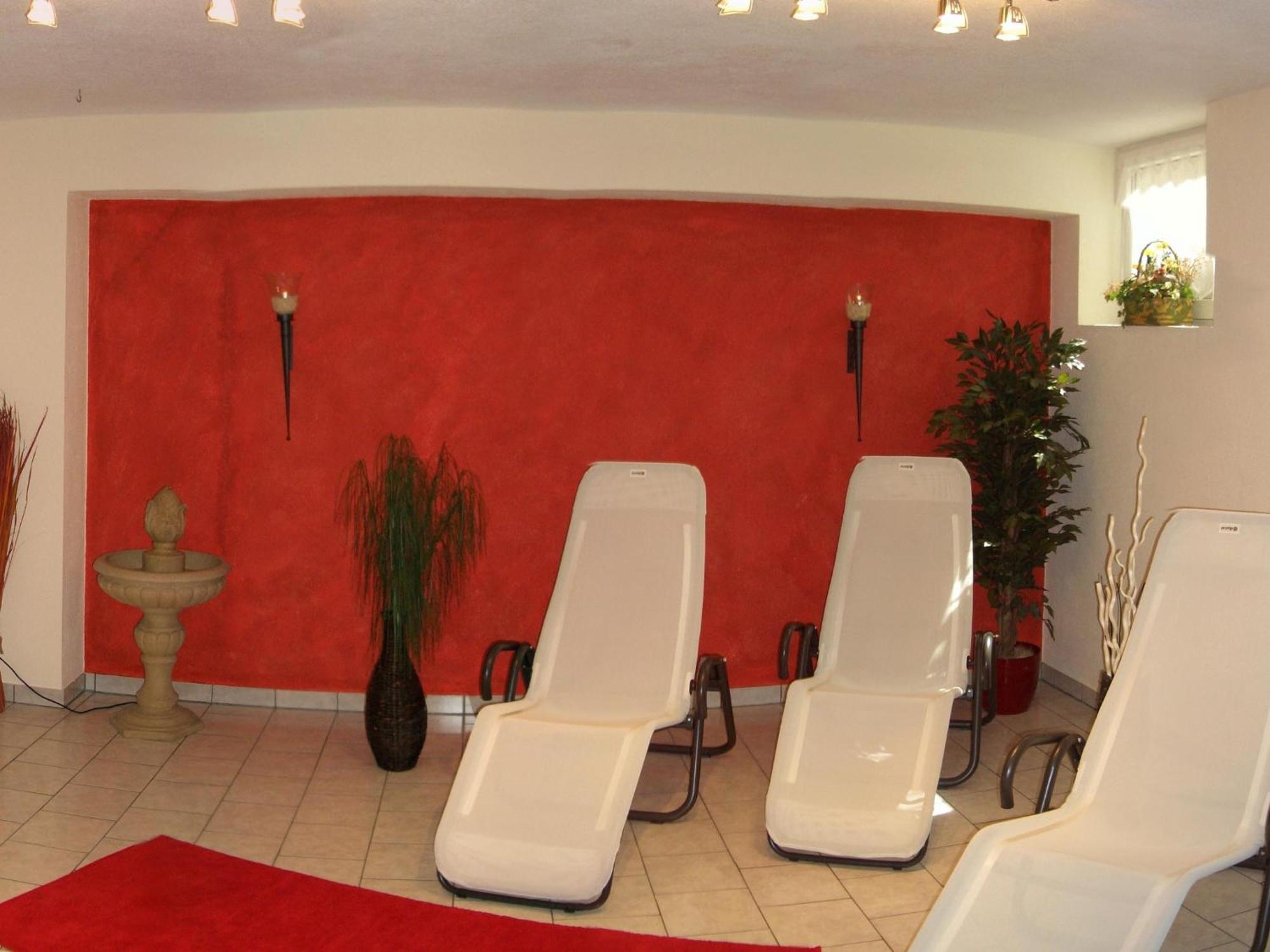 Gaestehaus Burgi Fuegen Ngoại thất bức ảnh