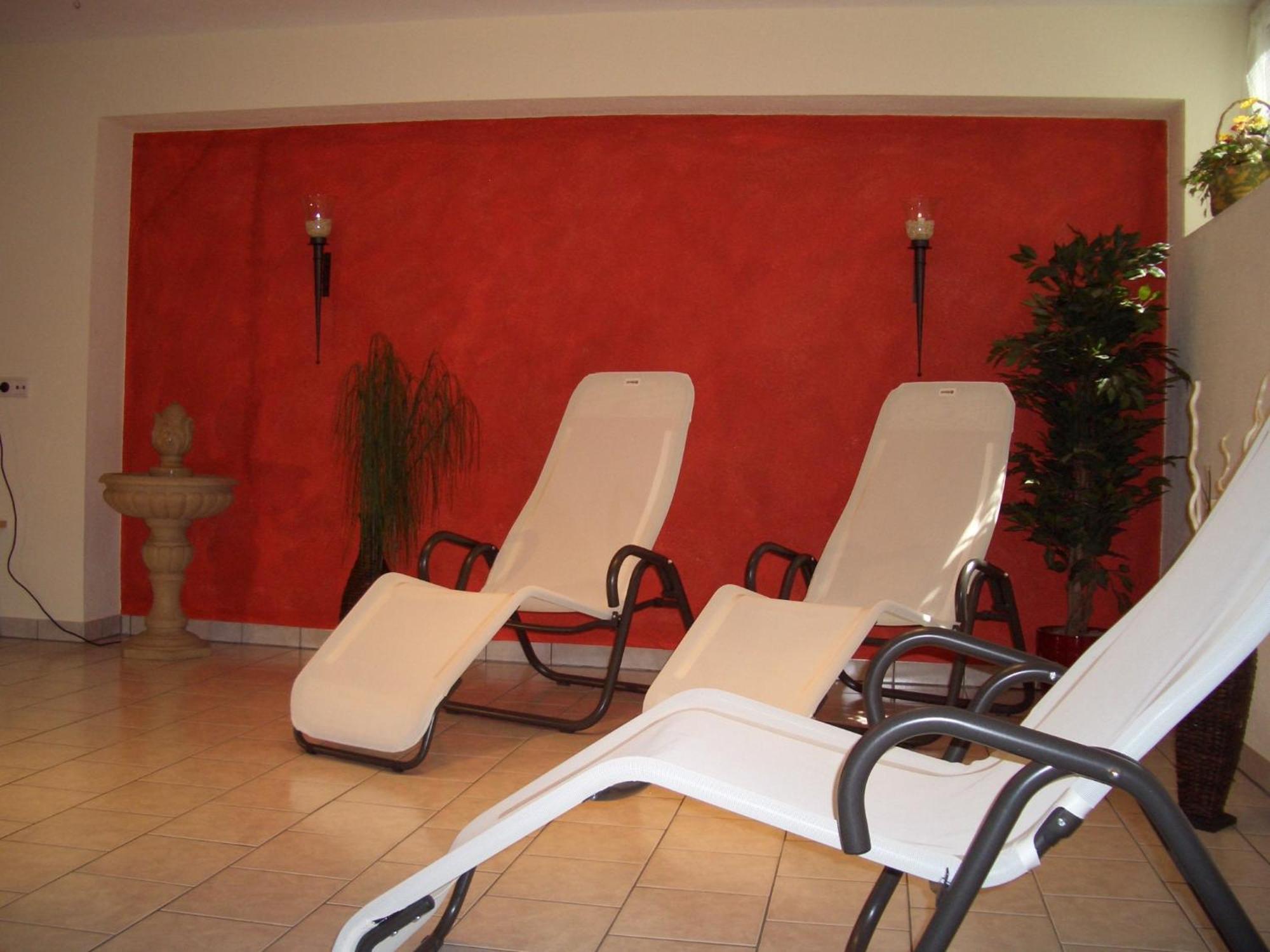 Gaestehaus Burgi Fuegen Ngoại thất bức ảnh