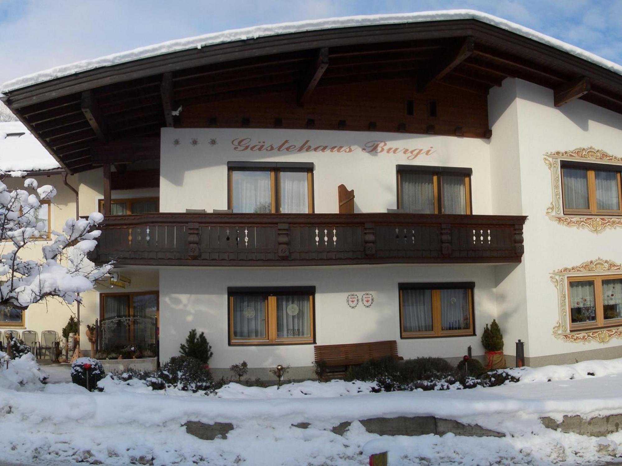 Gaestehaus Burgi Fuegen Ngoại thất bức ảnh