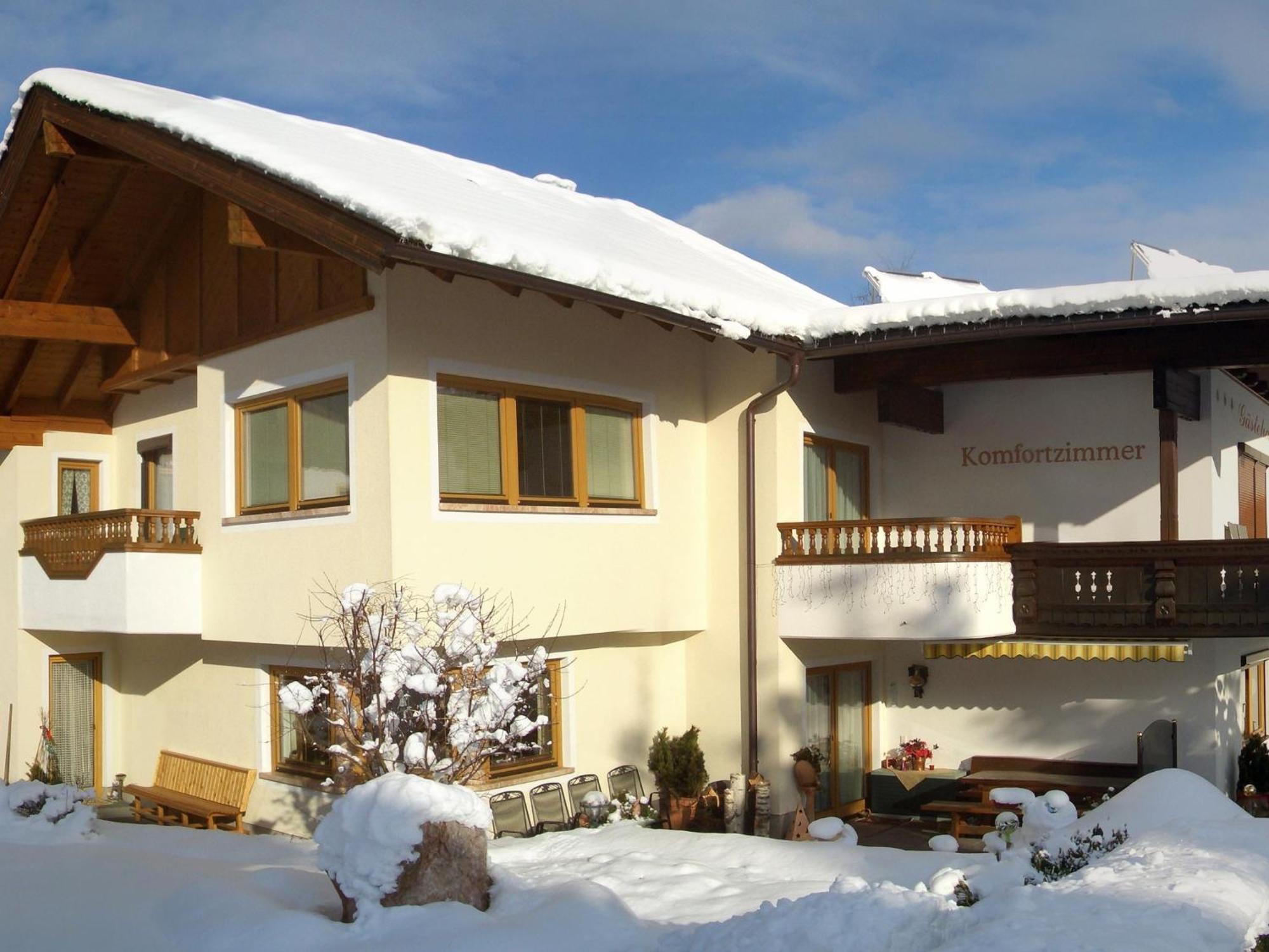 Gaestehaus Burgi Fuegen Ngoại thất bức ảnh